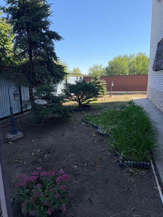 Жилой дом со строениями