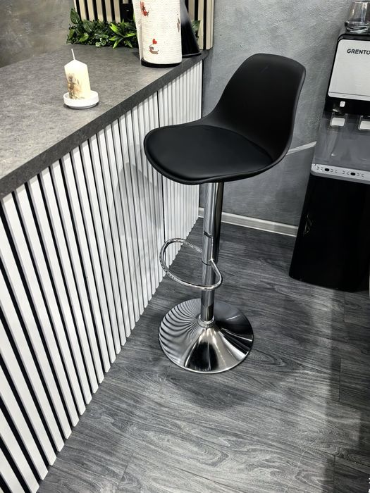 Чисто нов бар стол щъркел