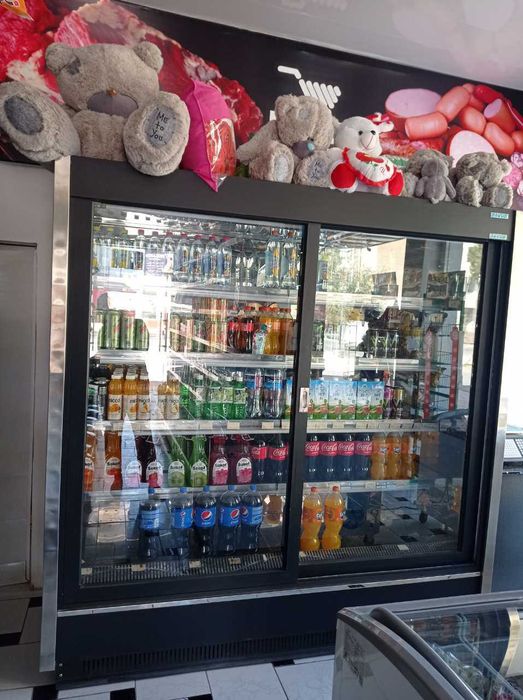 Vitrina xolodilnik,keshbek kompyuter,tarozi,maniken,podstavka sotiladi