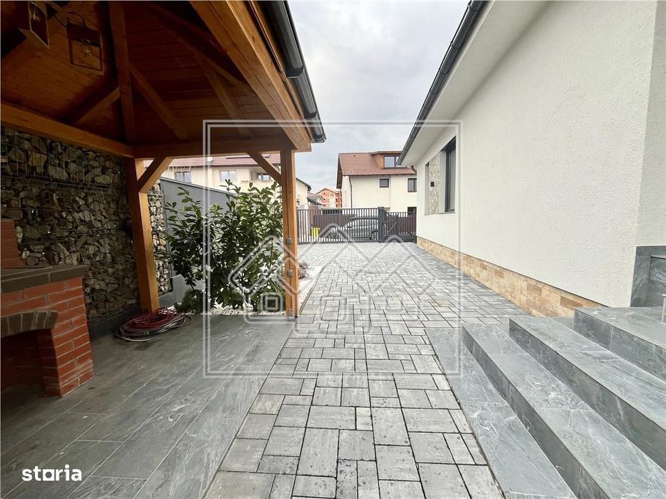 Casa individuala in Selimbar, 4 camere, garaj, curte libera 220 mp