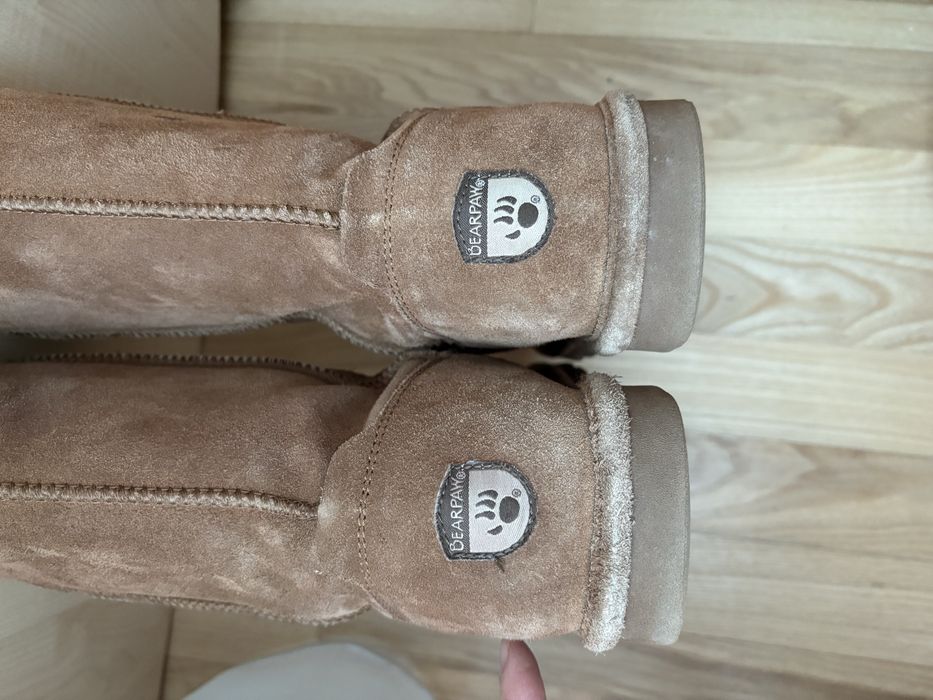 Vand cizme Bear Paw ( stil UGG), marimea 35, cu lana, stare excelenta