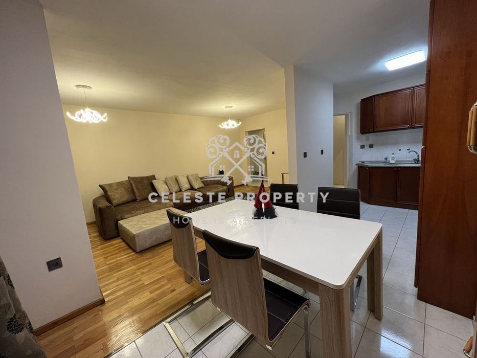 Дава се под наем Четиристаен апартамент в София, Лозенец - 135 кв.м за 1350 € - Снимка #2