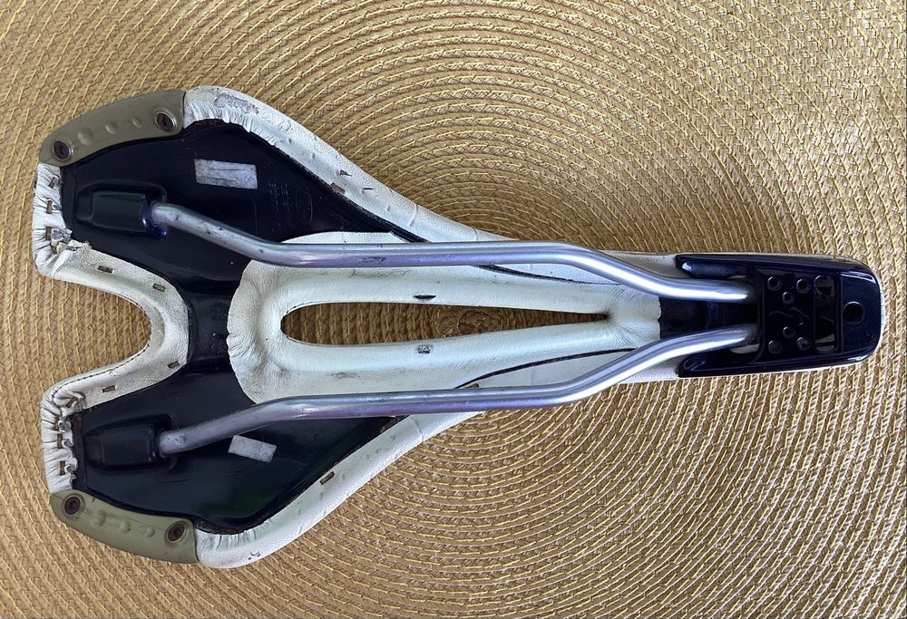 Вело Седалки Specialized Phenom, Fizik Aliante R5 K:ium