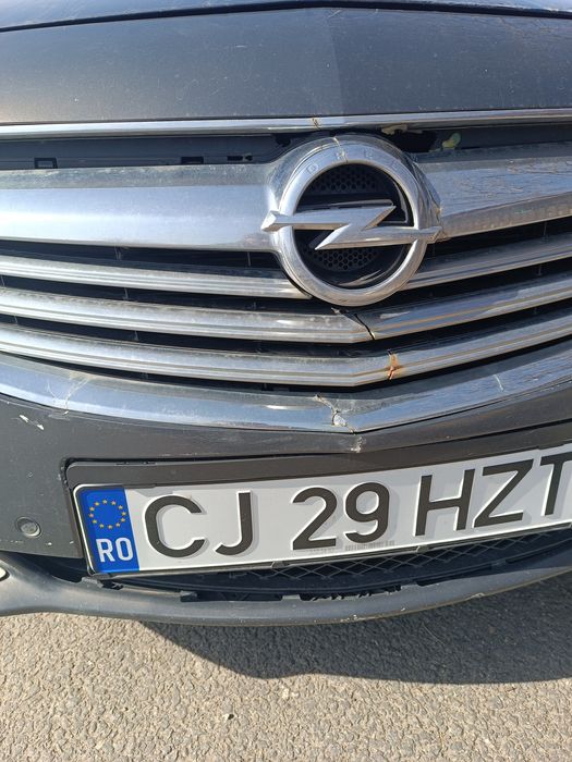 Vând Opel insigna