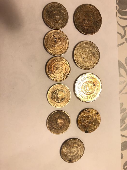 Monede diferite modele și țări