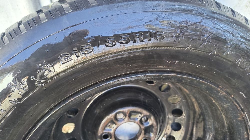 80€ за 3 бр зимни гуми с джанти 215/65 R16.