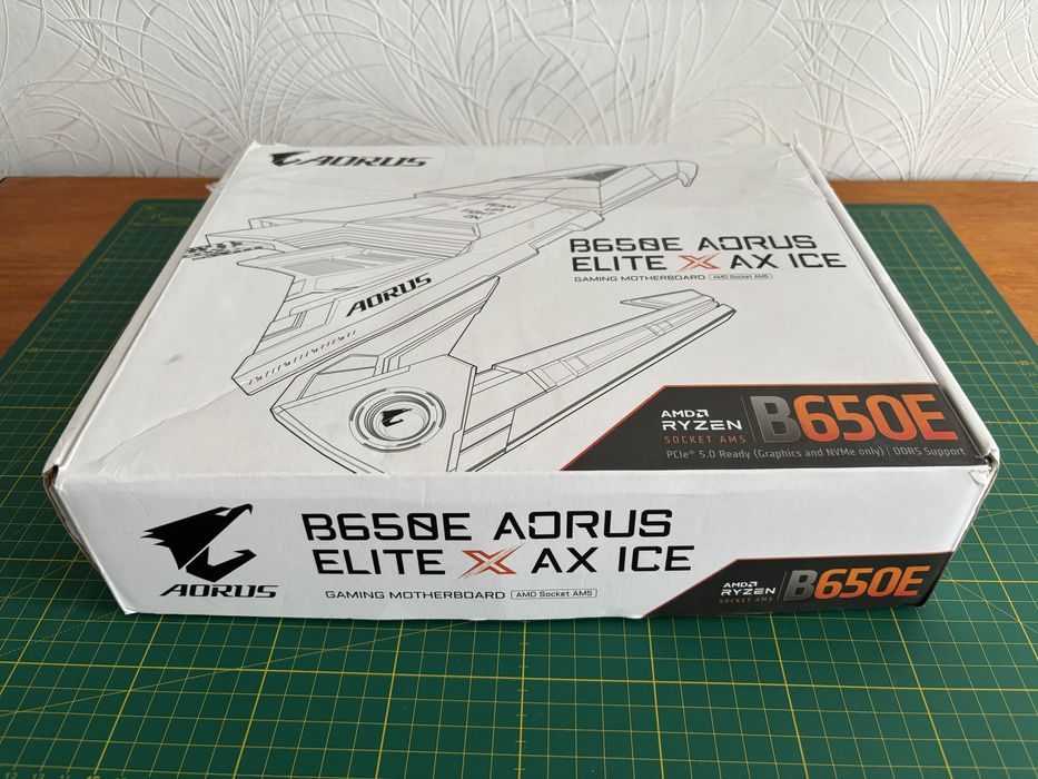 Placa de baza Gaming AM5 b650e aorus gigabyte ice alba