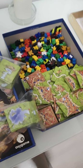 Boardgames Carcassonne, Monopoly, Cod Names, Uno, Scrabble, etc