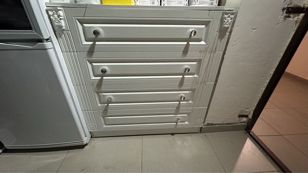 Продам комод для одежды