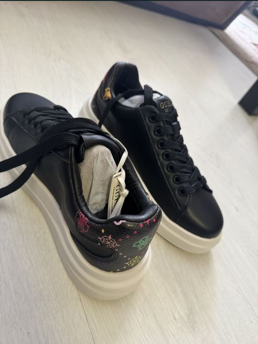 Обувки Guess Lea 37