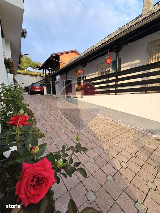 Casă / Vilă cu 9 camere de vânzare