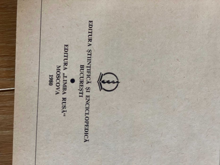 Dictionar roman-rus, are 1540 de pagini din 1980