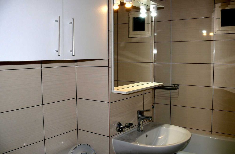 PROPRIETAR , ofer spre închiriere apartament cu 2 camere zona Micălaca 300