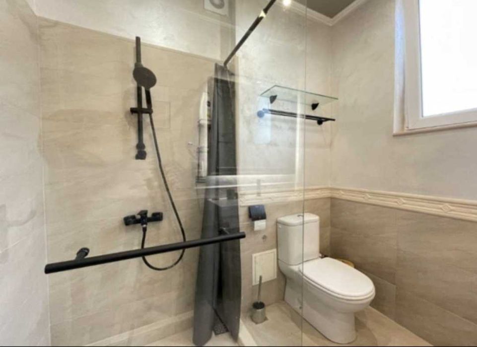 Дава се под наем Тристаен апартамент в София, Докторски паметник - 130 кв.м за 1300 € - Снимка #1