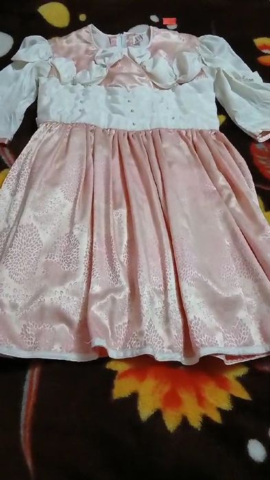 Продаю детские нарядные платья