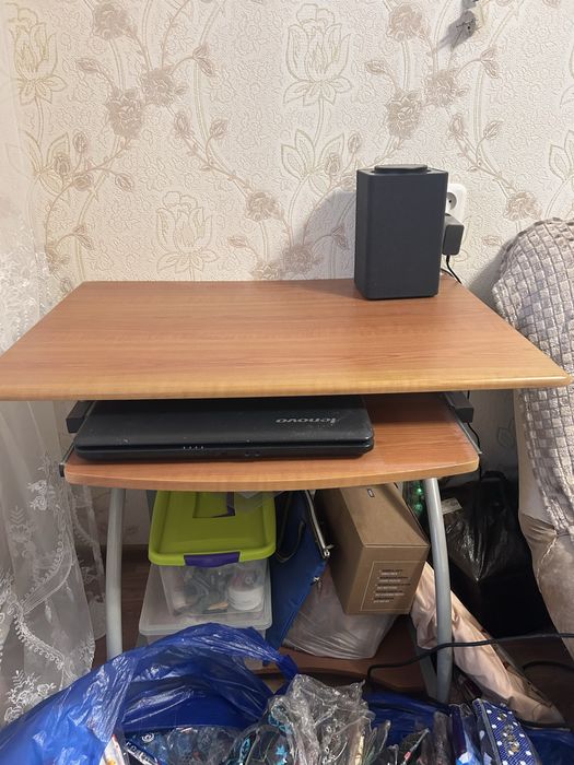 Продам компьютерный стол