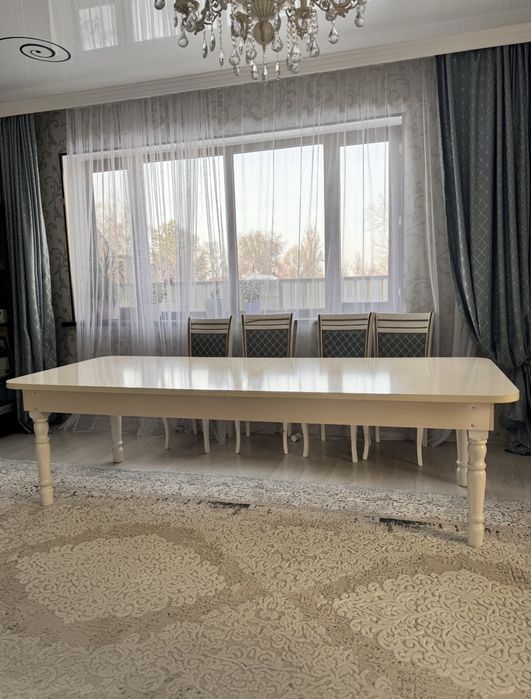 Продам стол для гостинной