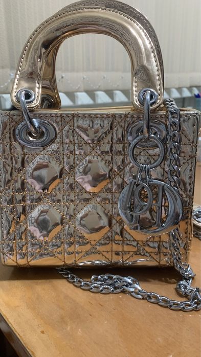 Сумка жен через плечо красивая компактная