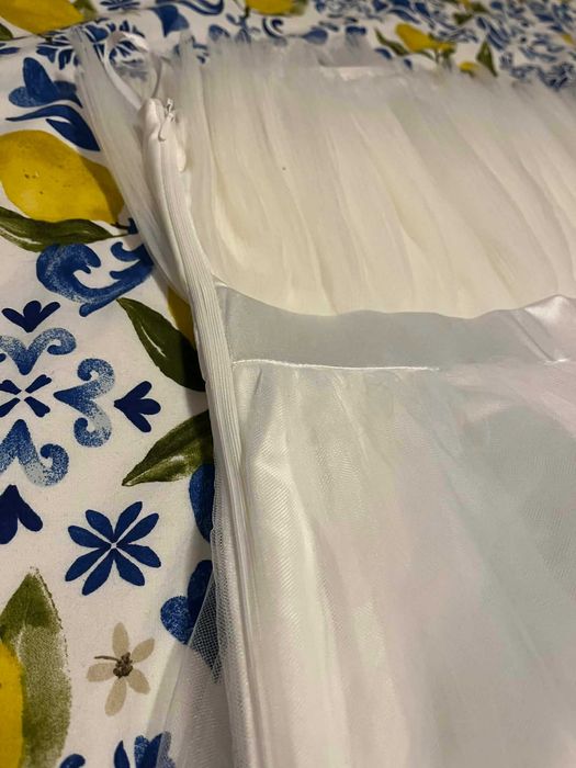 Бяла рокля за официални поводи