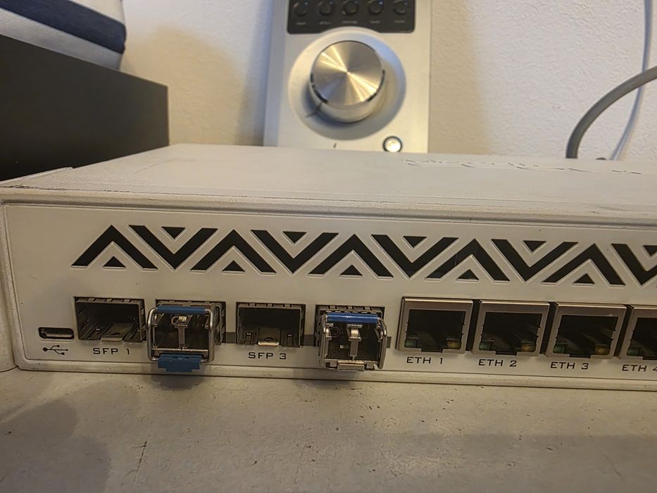 Router enterprise Mikrotik ccr1036