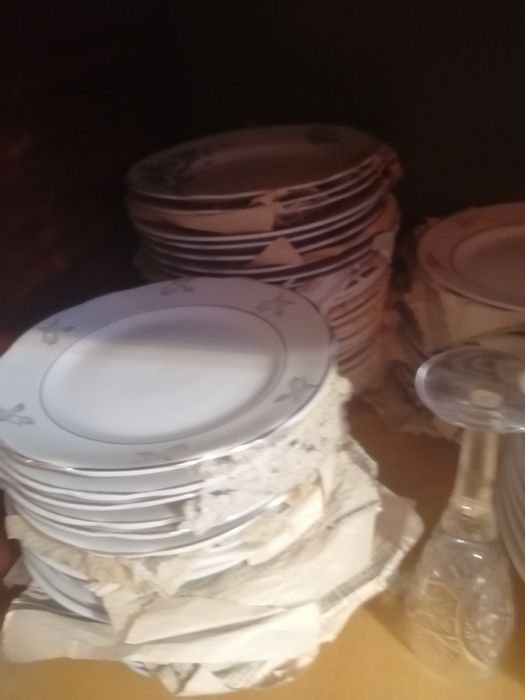 Продам тарелки разные.