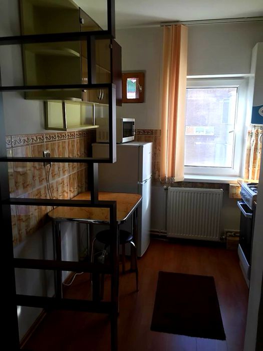 Inchiriez garsoniera in Petrosani zona centrala