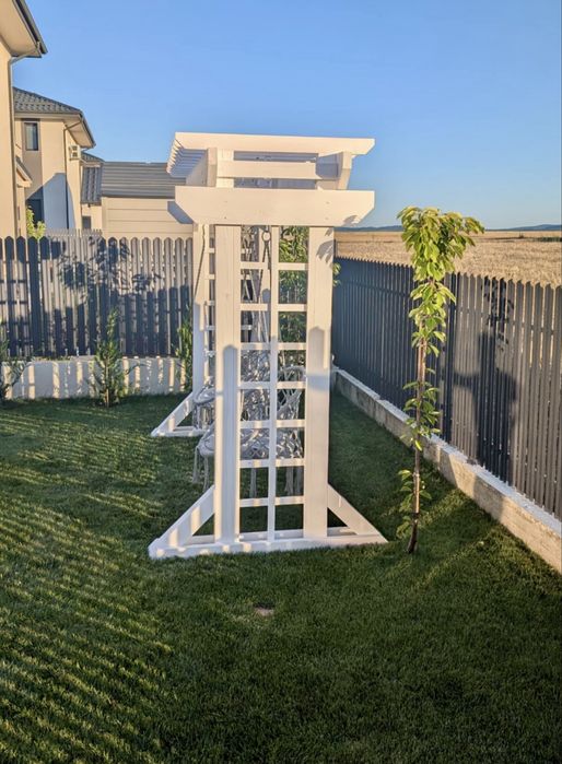 Leagan lemn tip pergola