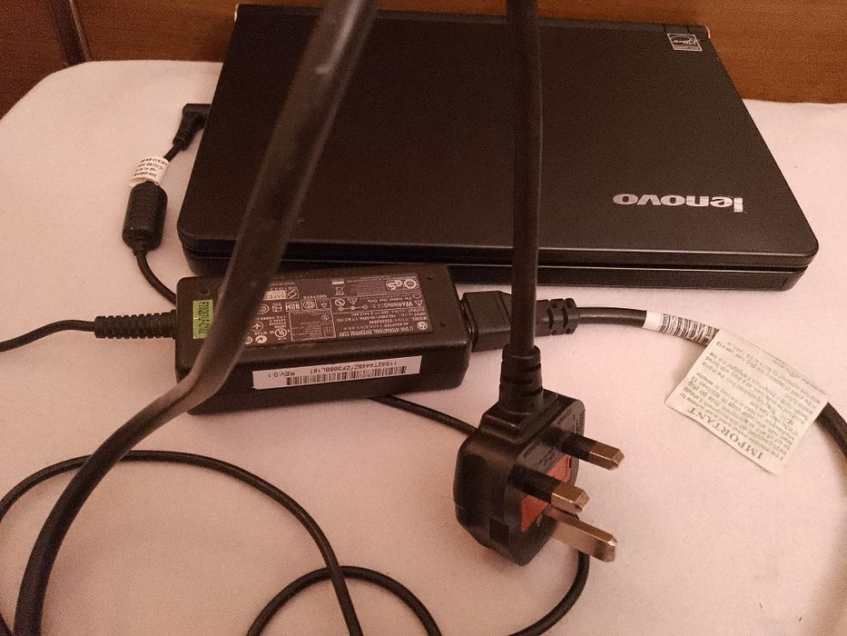 Малък лаптоп Lenovo