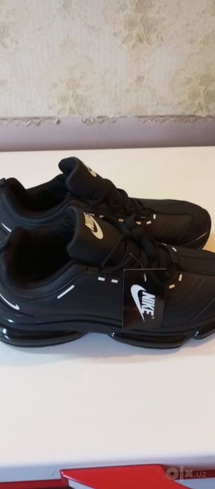 Кроссовки NIKE новые