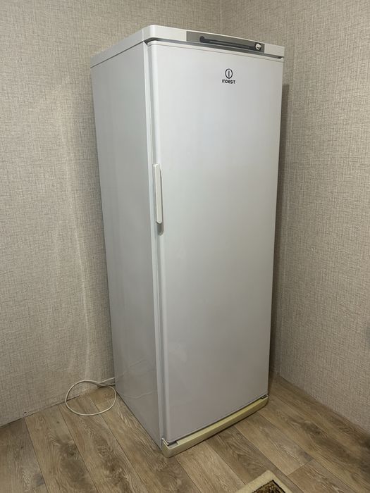 Продается морозильник Indesit