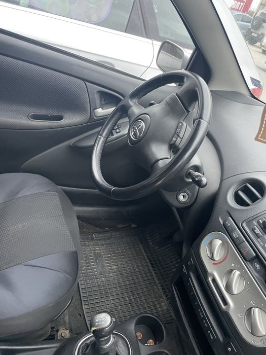 Toyota Yaris 1.4 d4d  FACE 75 кс 06/2003г На части