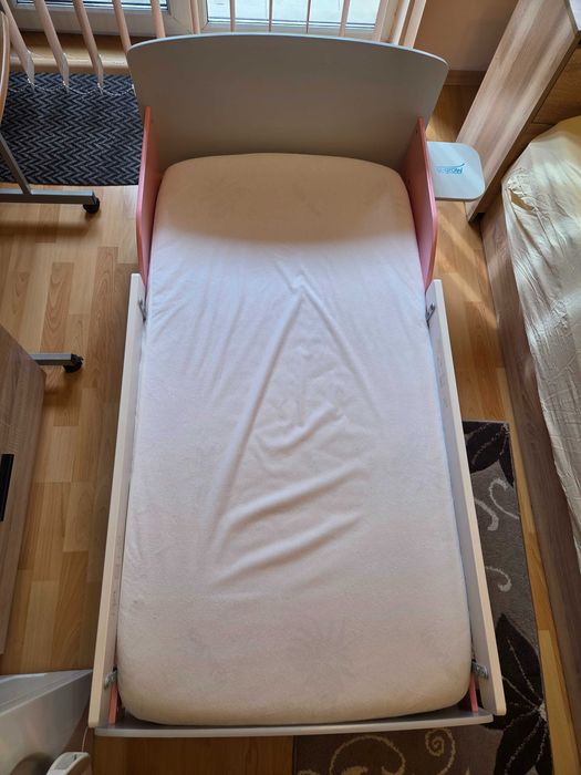 Детско легло 70/140см+ матрак+ 2 прегради на Икеа + протектори+чаршафи