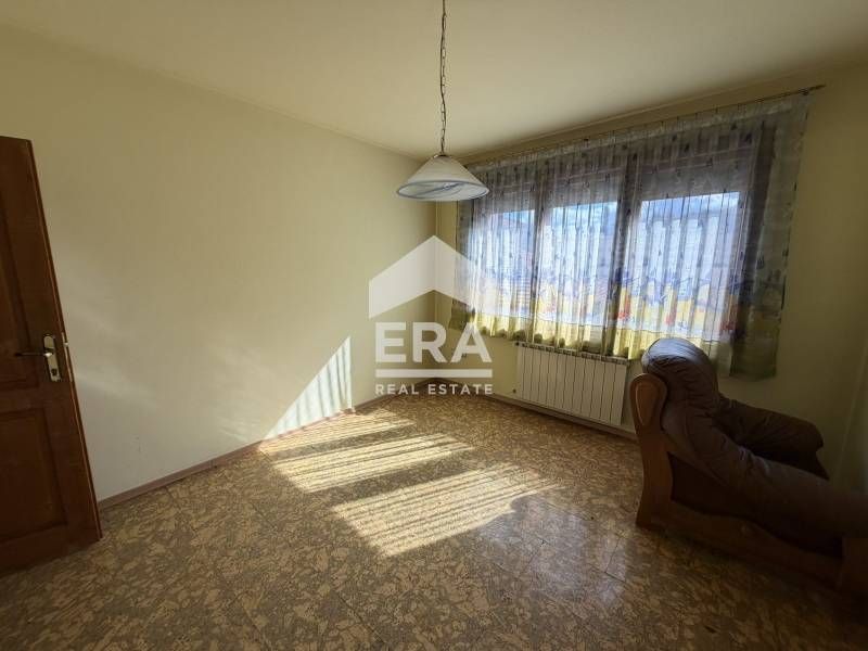 УНИКАЛЕН ИМОТ! Тристаен апартамент с гараж на ТОП локация