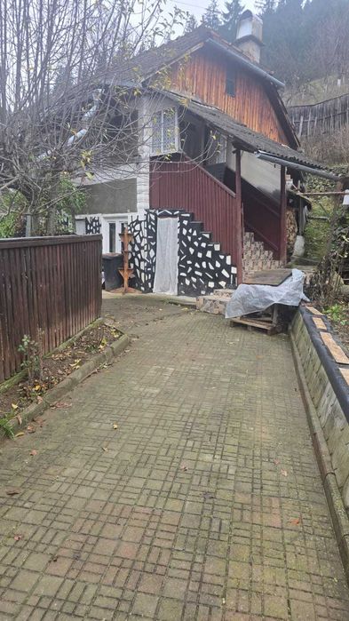 Casă cu teren de 1330 mp