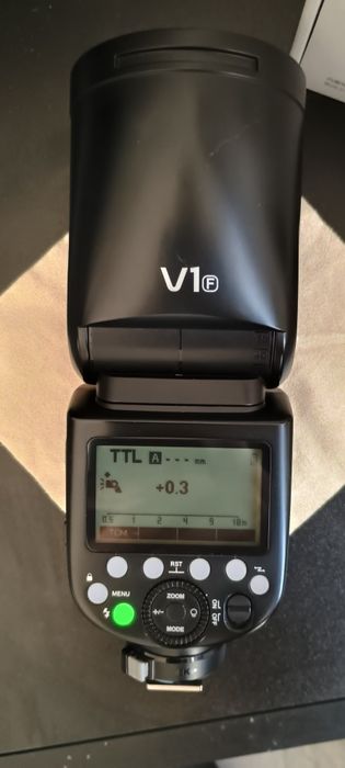 Светкавица Godox V1F