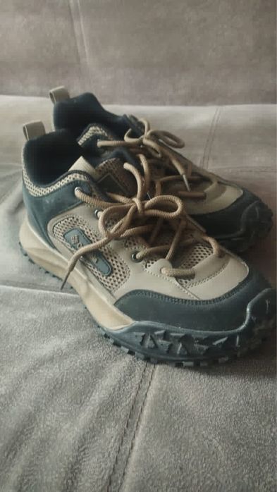 Продам кроссовки