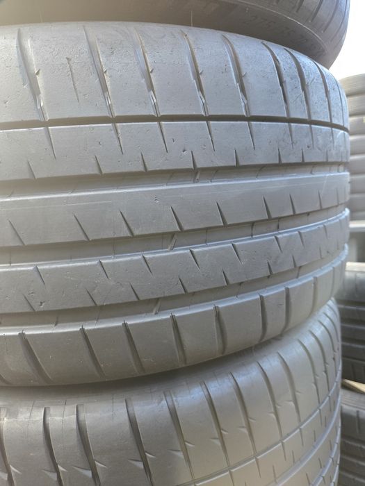 285 30 20 и 275 35 19 Michelin летни.