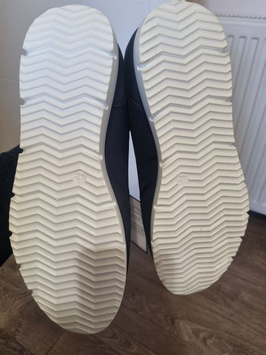 Нови мъжки маратонки