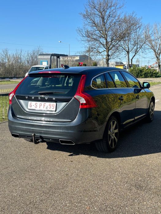 Volvo V60 Plug-in-hybrid Automat -4x4/2,4 Diesel D6