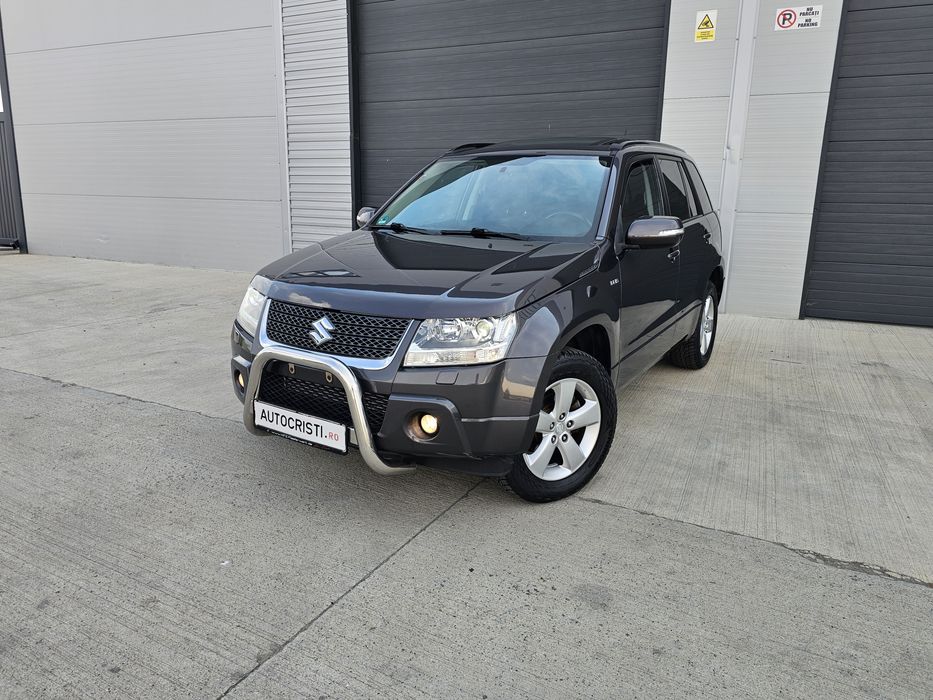 Suzuki grand vitara Limited 1.9 Diese,  4x4 cu reductor, Navigație  Jante  Cârlig  Trapă Bulbar Posibil Rate *