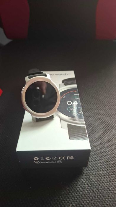 Часовник Motorola Moto Watch 100