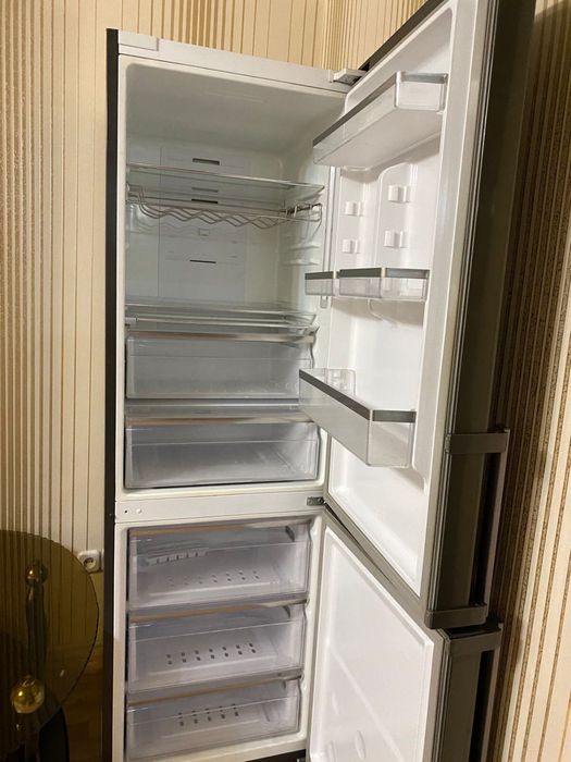 Холодильник Samsung