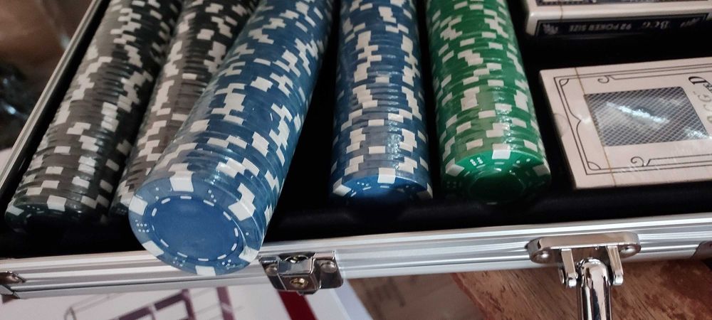Set poker 500 jetoane de 11,5 gr,  neimprimate. Produs nou.