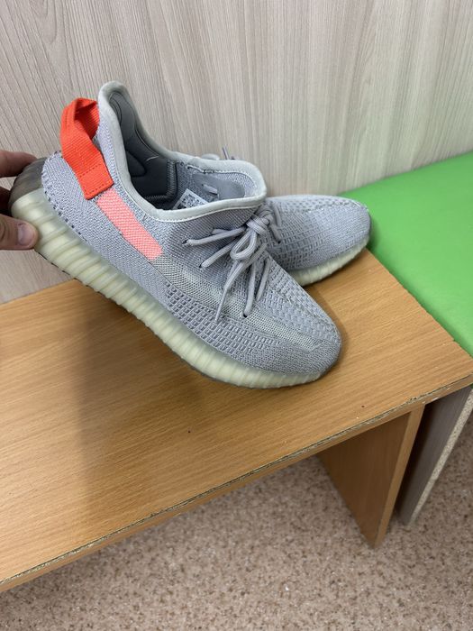 Кроссовки , изи