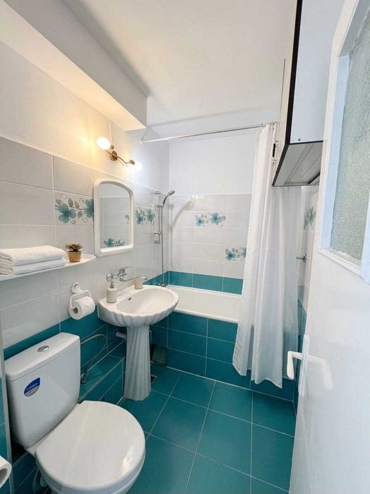 Apartament cu 2 camere, situat în zona ultracentrală a orașului Piatra-Neamț. Imobilul este dotat cu multiple îmbunătățiri. Str Mihai Eminescu