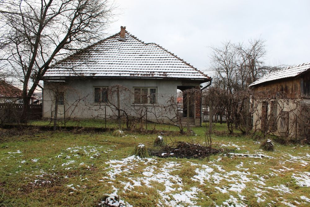 Vând casă 125 mp cu teren 712 mp, în Lăpușel