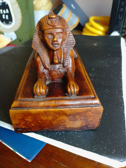 Statueta sculptata rară sfinx cu piramida in spate 15x7 cm