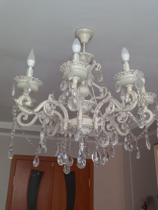 Продам люстру 8-рожковую