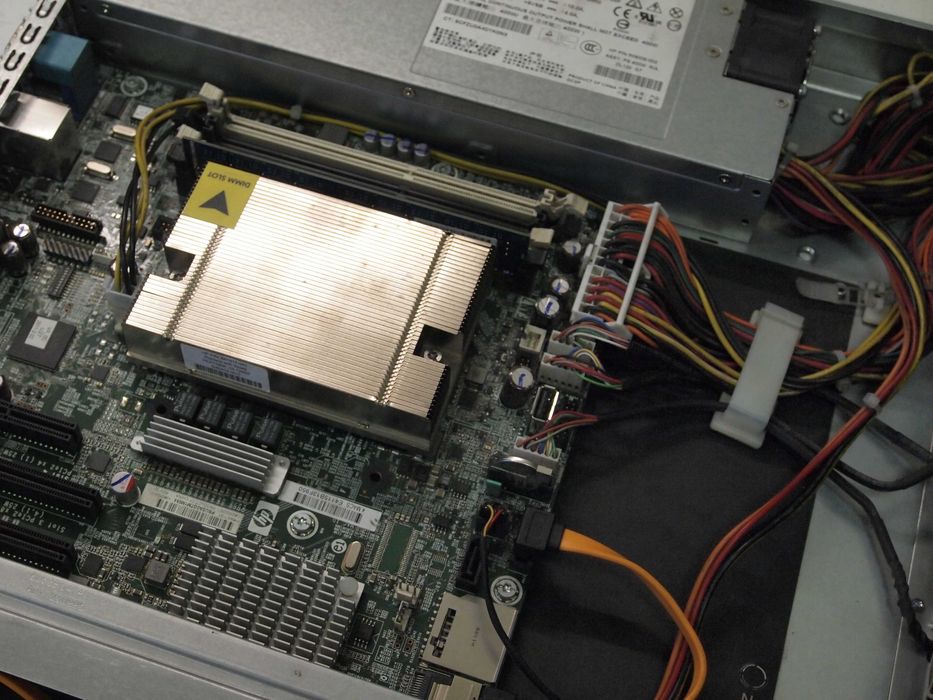 Продавам сървър HP ProLiant DL120 G7