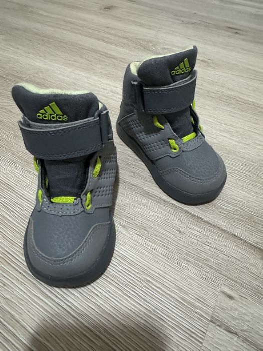 Продам ботинки детские